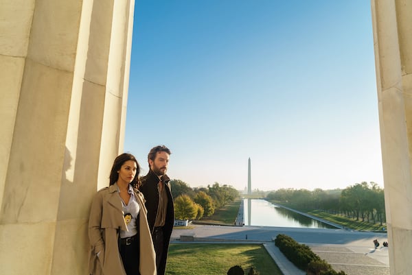  SLEEPY HOLLOW: L-R: Janina Gavankar and Tom Mison in the "Columbia" Season Four premiere episode of SLEEPY HOLLOW airing Friday, Jan. 4 (9:00-10:00 PM ET/PT) on FOX. ©2017 Fox Broadcasting Co. CR: Tina Rowden/FOX