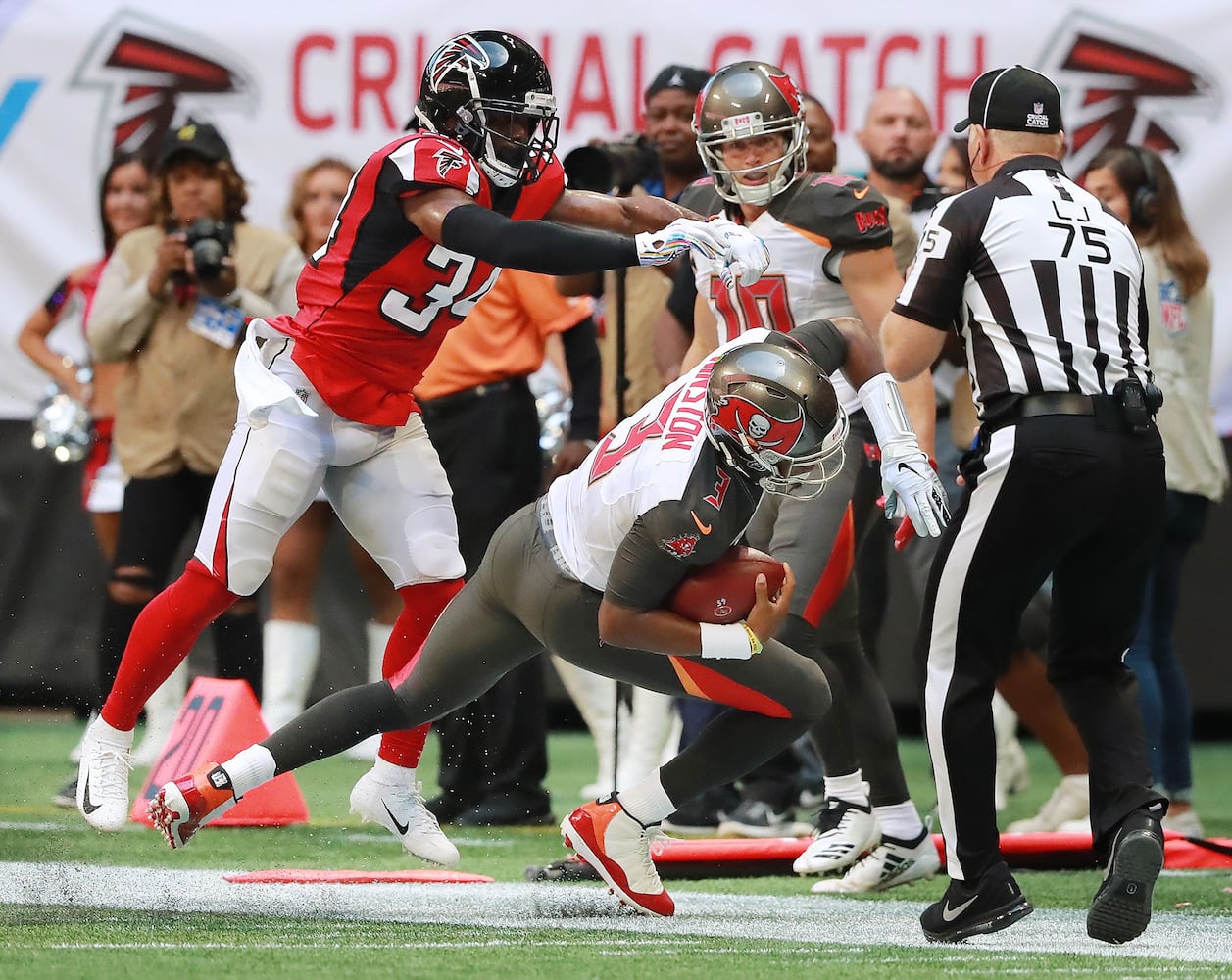 Photos: Falcons hold off Buccaneers for much-needed win