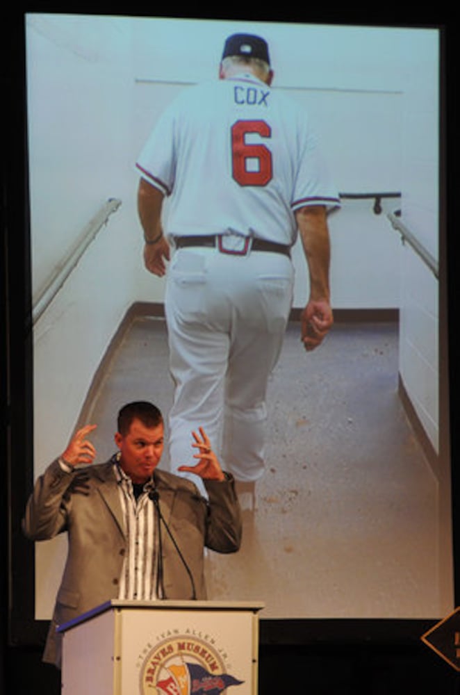 Braves honor former manager Bobby Cox