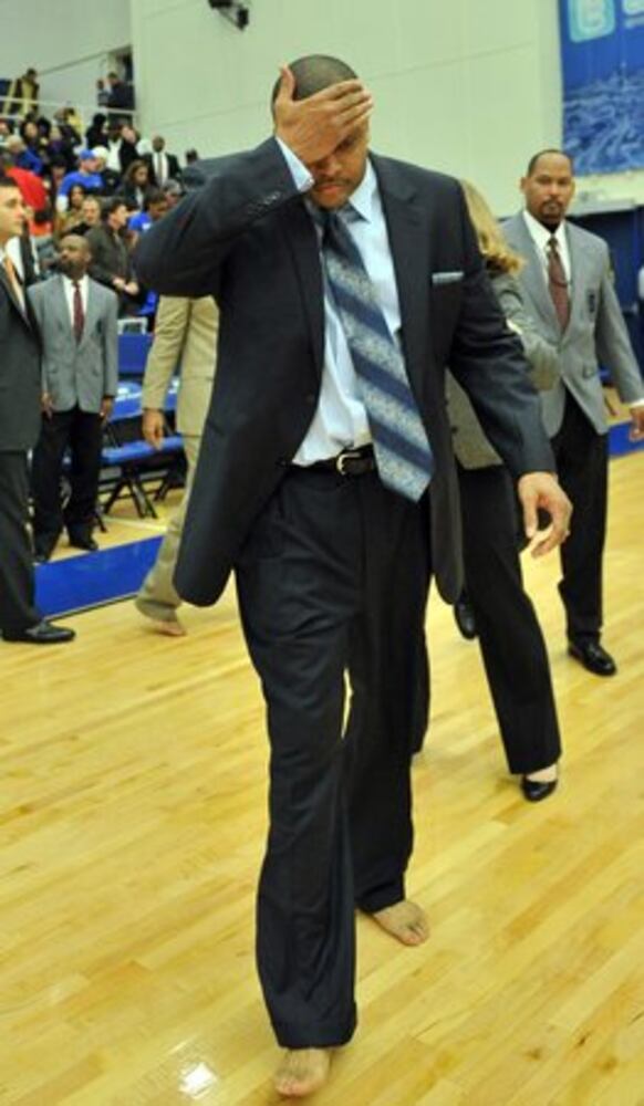 Georgia State coach goes barefoot in game