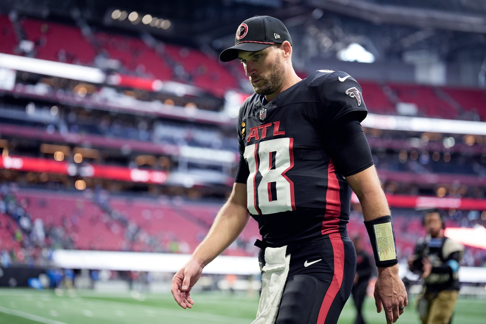 Atlanta Falcons quarterback Kirk Cousins walks off the field following the Falcons' loss to Seattle Seahawks in an NFL football game, Sunday, Oct. 20, 2024, in Atlanta. (AP Photo/ Mike Stewart )