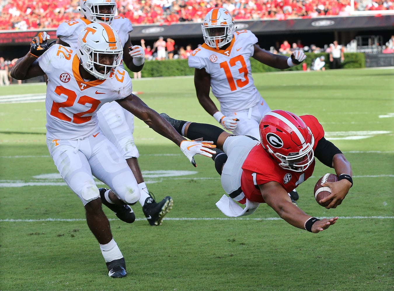 Photos: Bulldogs are 5-0 after beating Tennessee