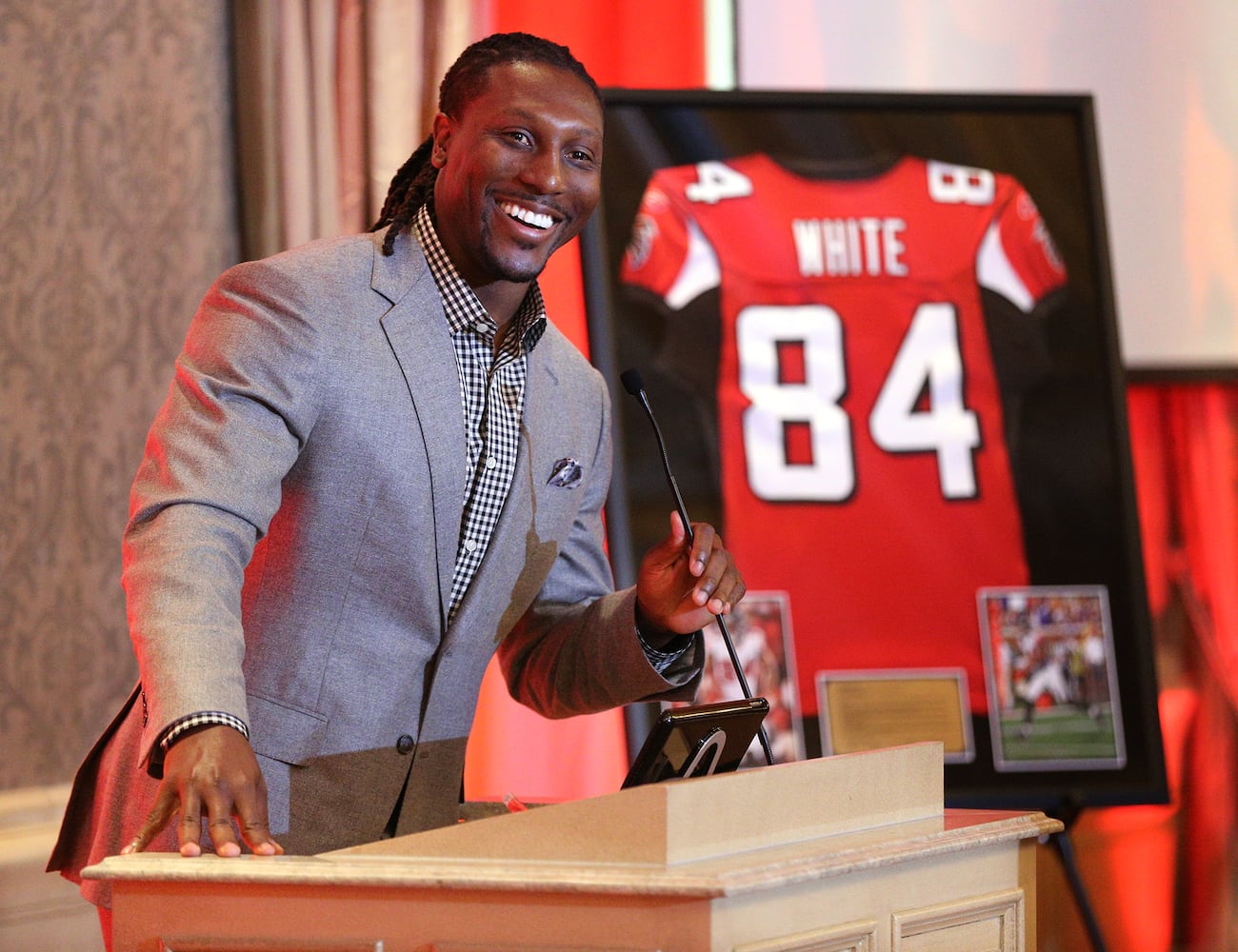 Photos: Falcons honor retirements of Michael Vick, Roddy White