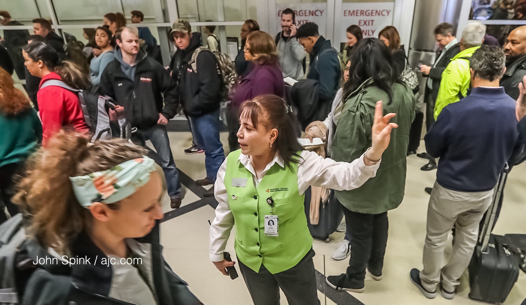 Atlanta airport travelers stuck in long TSA wait lines