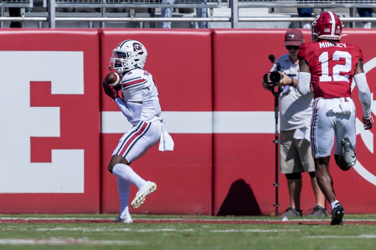 South Carolina wide receiver Mazeo Bennett Jr. (3) catches a touchdown pass against Alabama during the first half of an NCAA college football game, Saturday, Oct. 12, 2024, in Tuscaloosa, Ala. (AP Photo/Vasha Hunt)