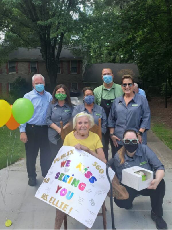 Publix employees surprised loyal customer, Ellie Donahue, at her home during quarantine.
PHOTO BY ELLIE DONAHUE