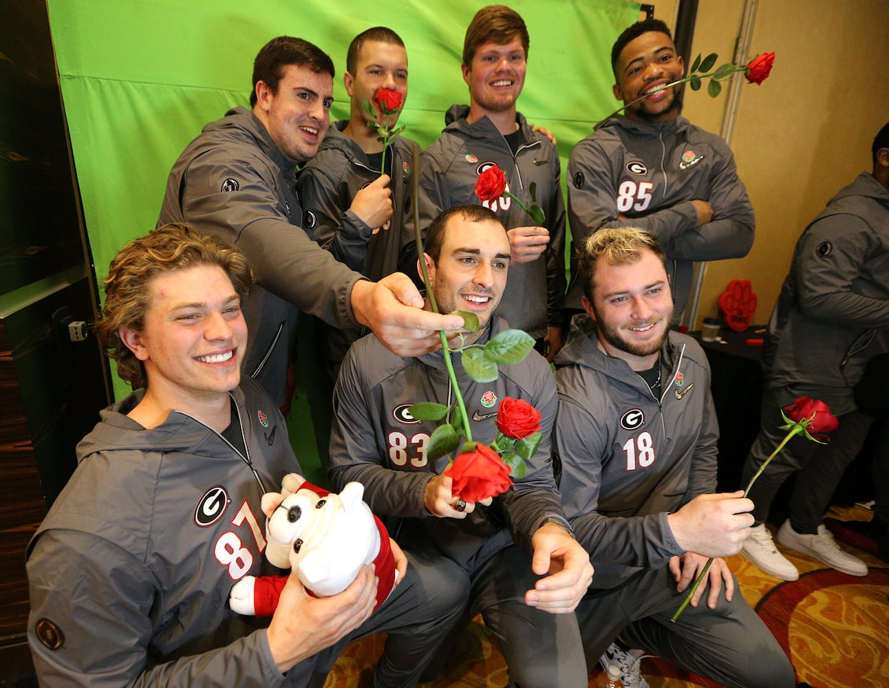 Photos: The scene at the Rose Bowl as Georgia, Oklahoma game nears