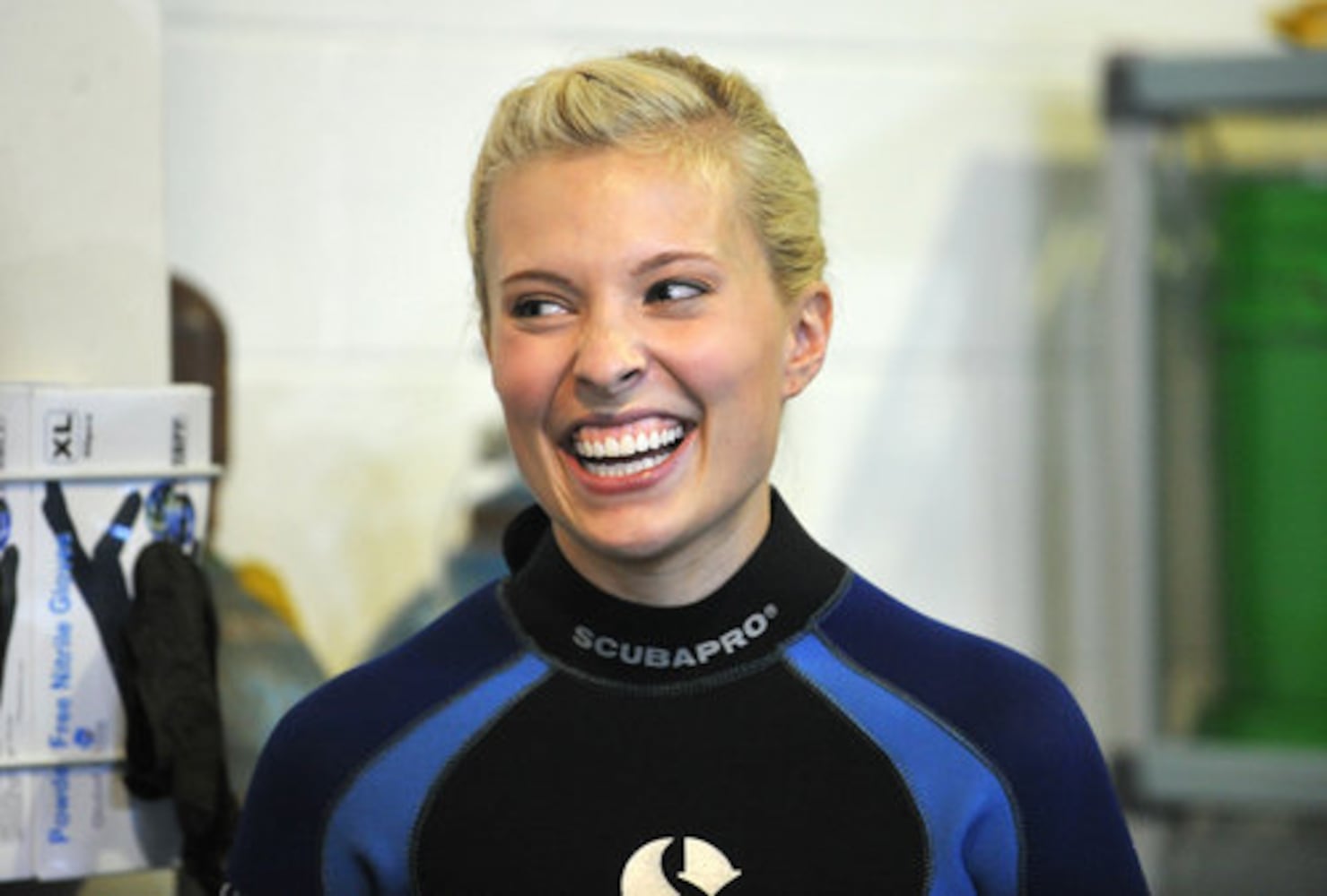 Miss Georgia swims at Georgia Aqarium