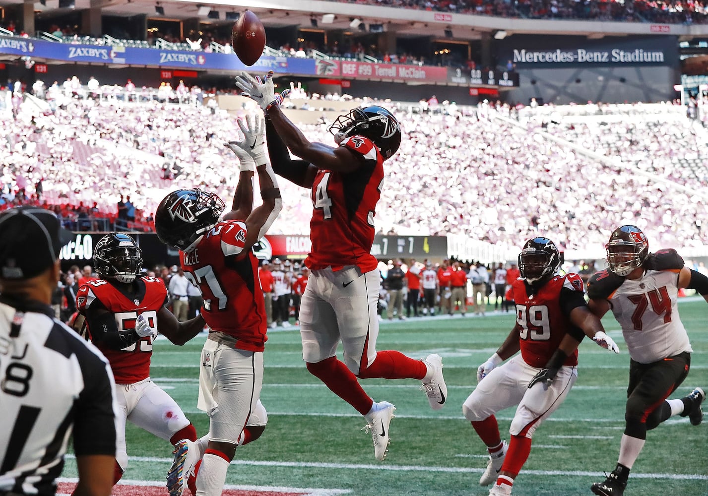 Photos: Falcons hold off Buccaneers for much-needed win