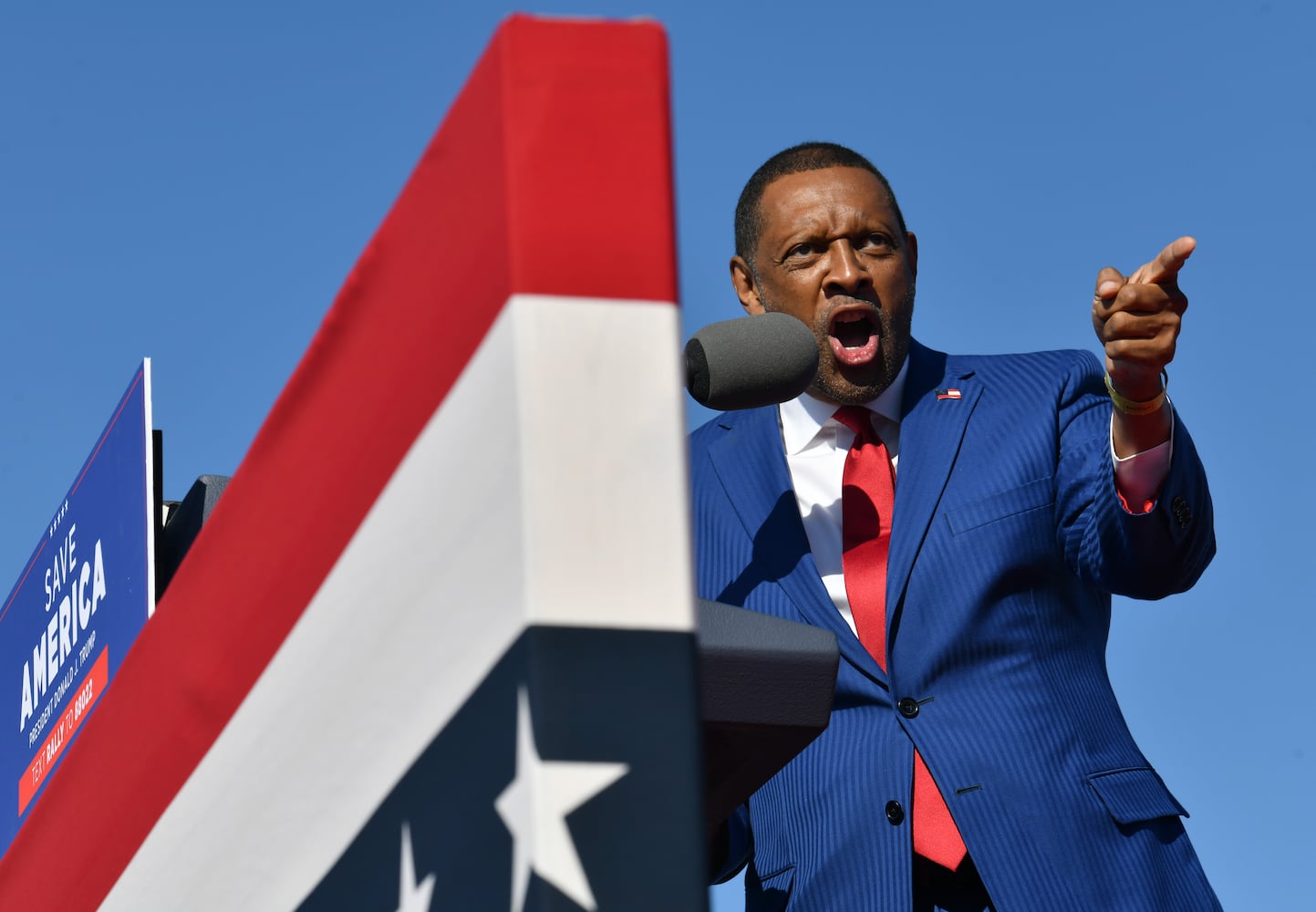 Trump headlines rally for Georgia GOP candidates