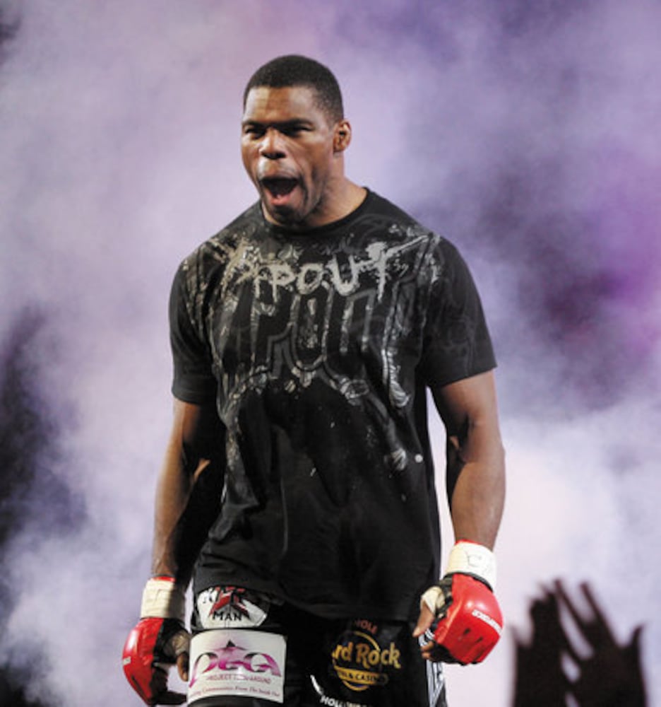 Herschel Walker wins MMA debut