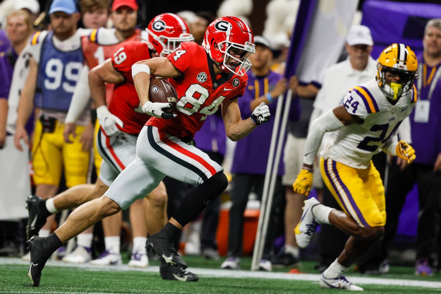 Georgia Bulldogs wide receiver Ladd McConkey (84) scores a 22-yard touchdown against the LSU Tigers during the second half of the SEC Championship Game at Mercedes-Benz Stadium in Atlanta on Saturday, Dec. 3, 2022. (Jason Getz / Jason.Getz@ajc.com)