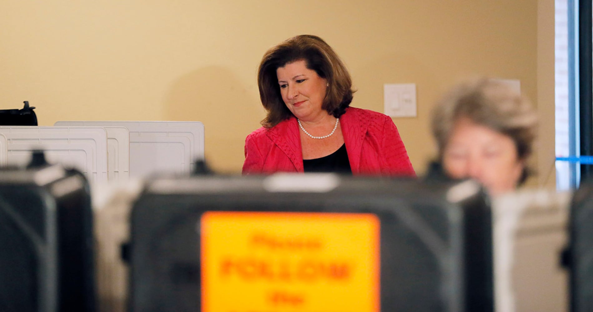 Photos: 6th District voters choose in runoff