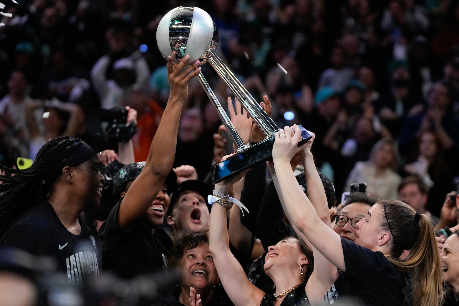 The New York Liberty hold up the championship trophy after defeating the Minnesota Lynx in Game 5 of the WNBA basketball final series, Sunday, Oct. 20, 2024, in New York. (AP Photo/Pamela Smith)