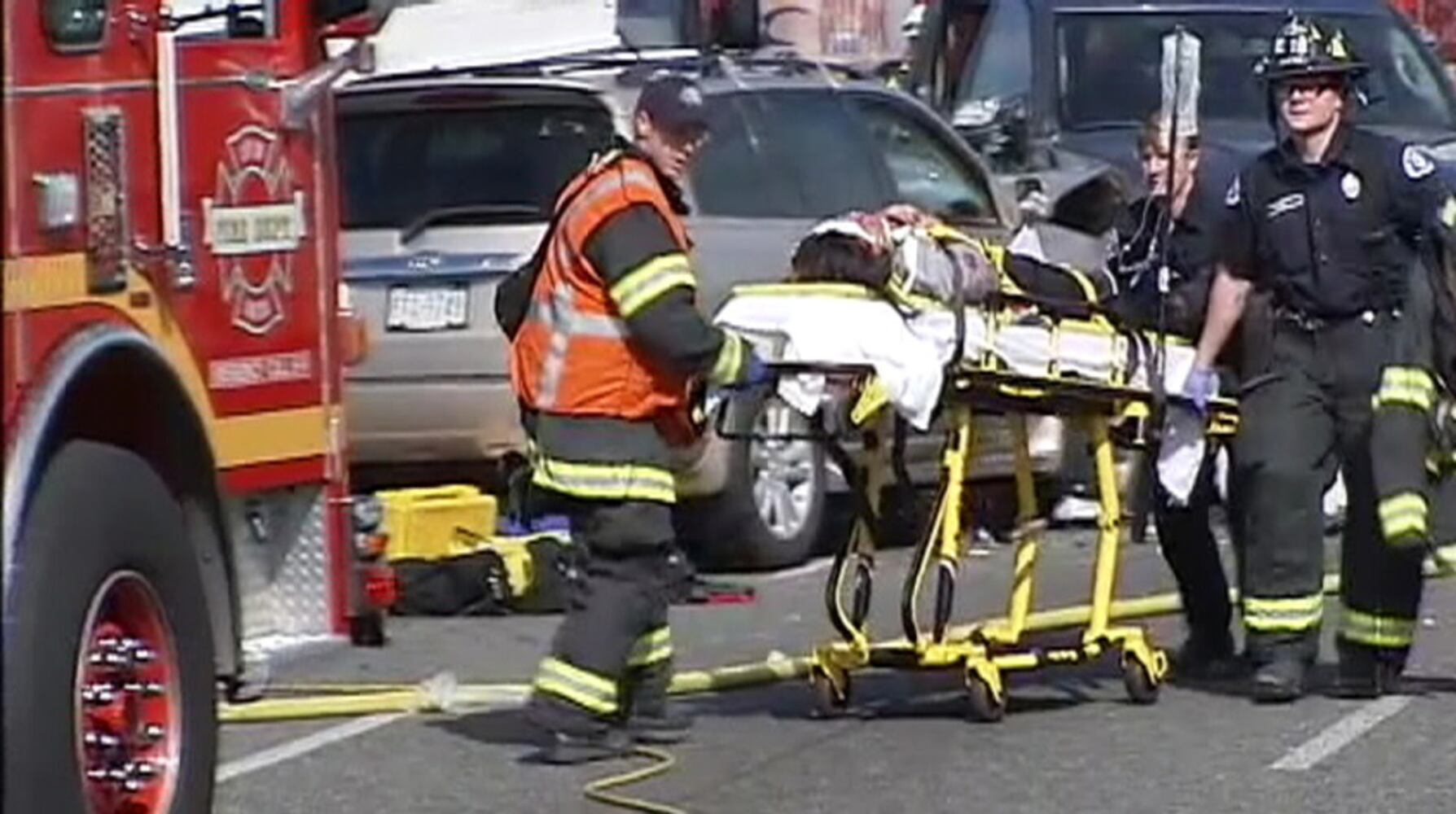 4 dead in crash between Duck vehicle, bus