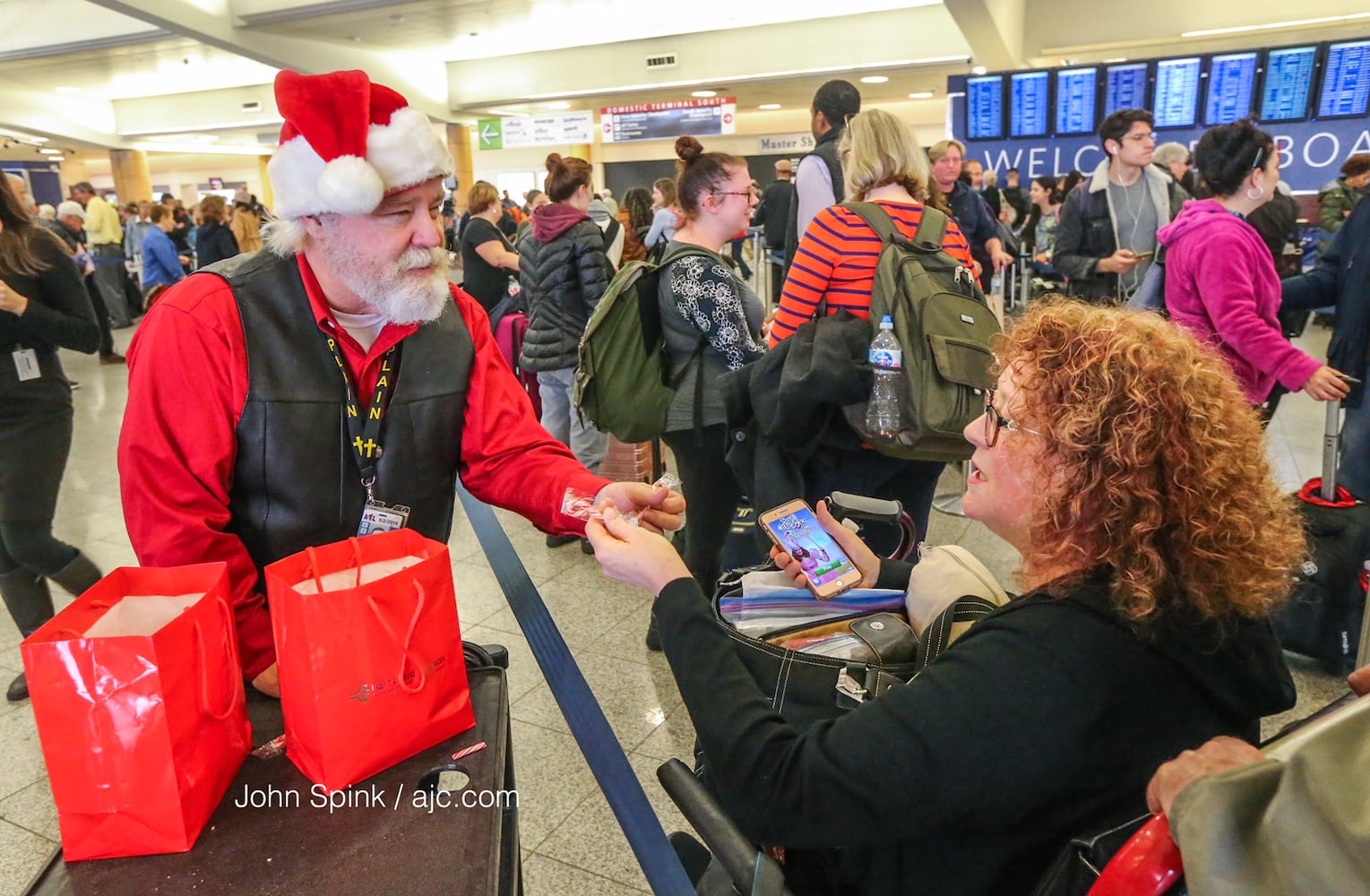 Photos: Power outage paralyzes Atlanta airport