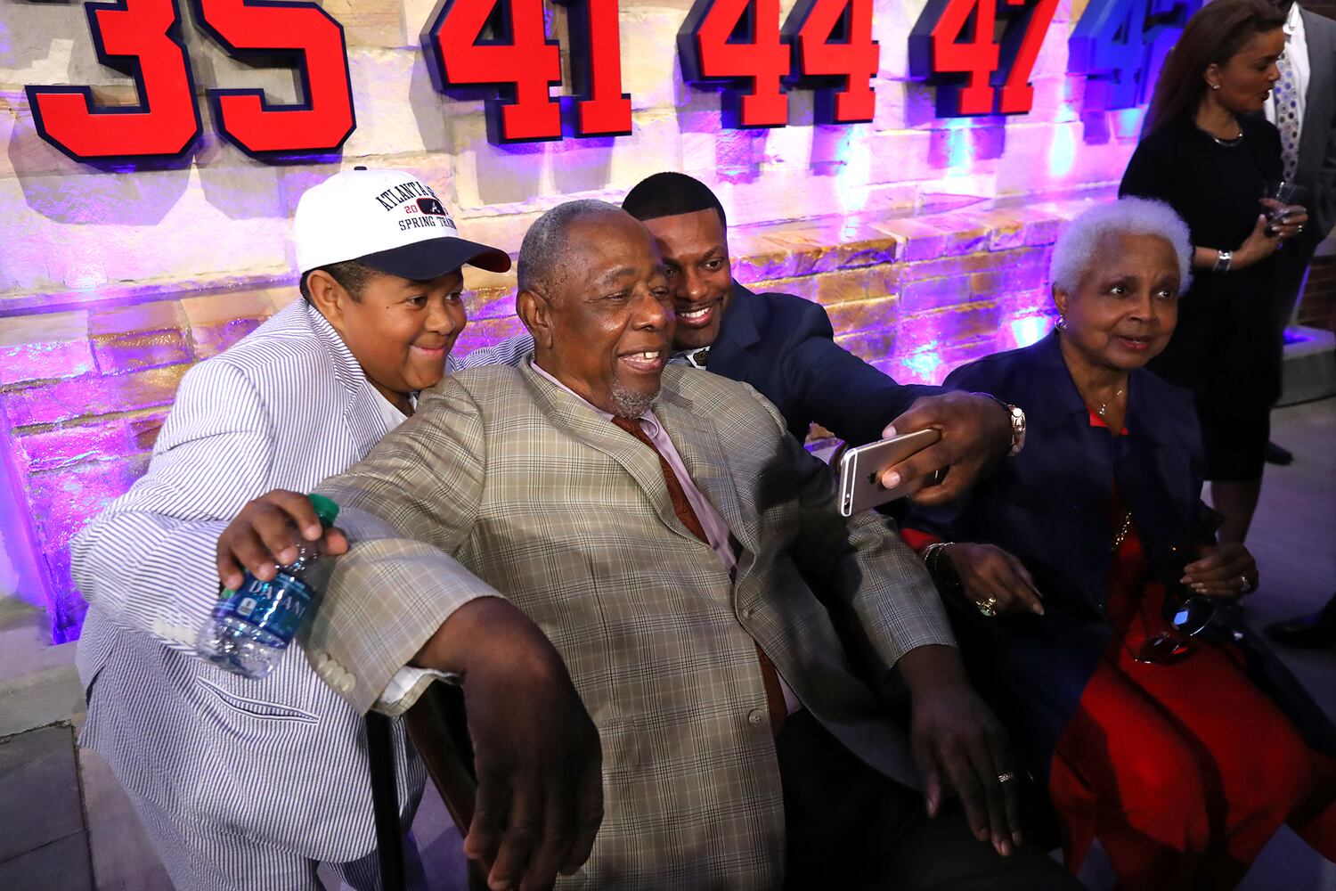 SunTrust Park honors Hank Aaron