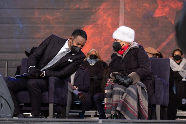 220103-Atlanta-Andre Dickens talks with former Mayor Shirley Franklin during his inauguration ceremony at Georgia Tech on Monday, Jan. 3, 2022. Ben Gray for the Atlanta Journal-Constitution