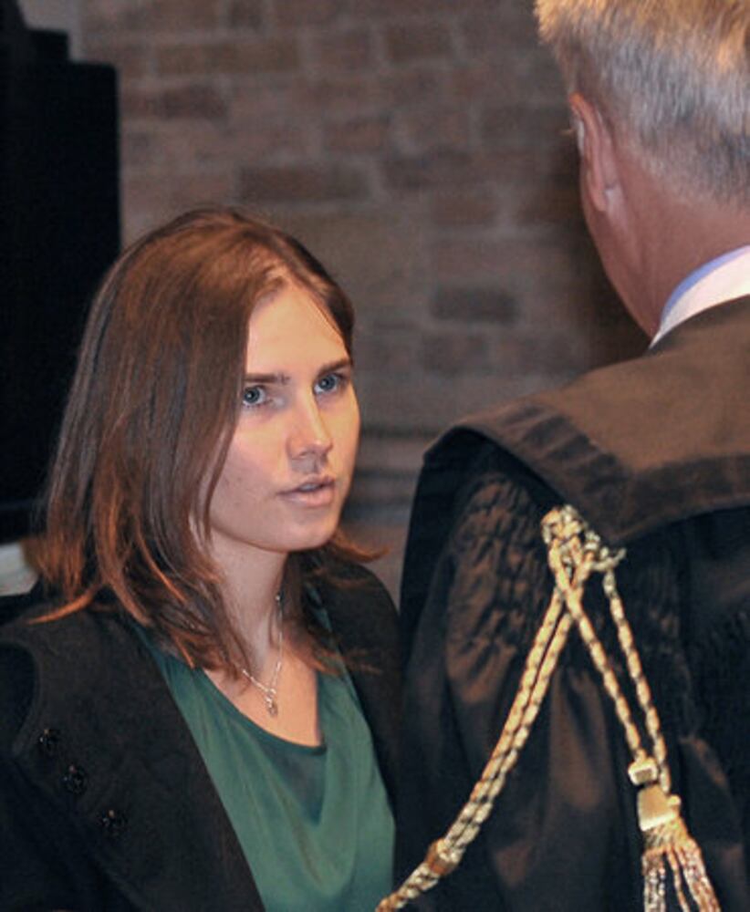 Amanda Knox released, returns home