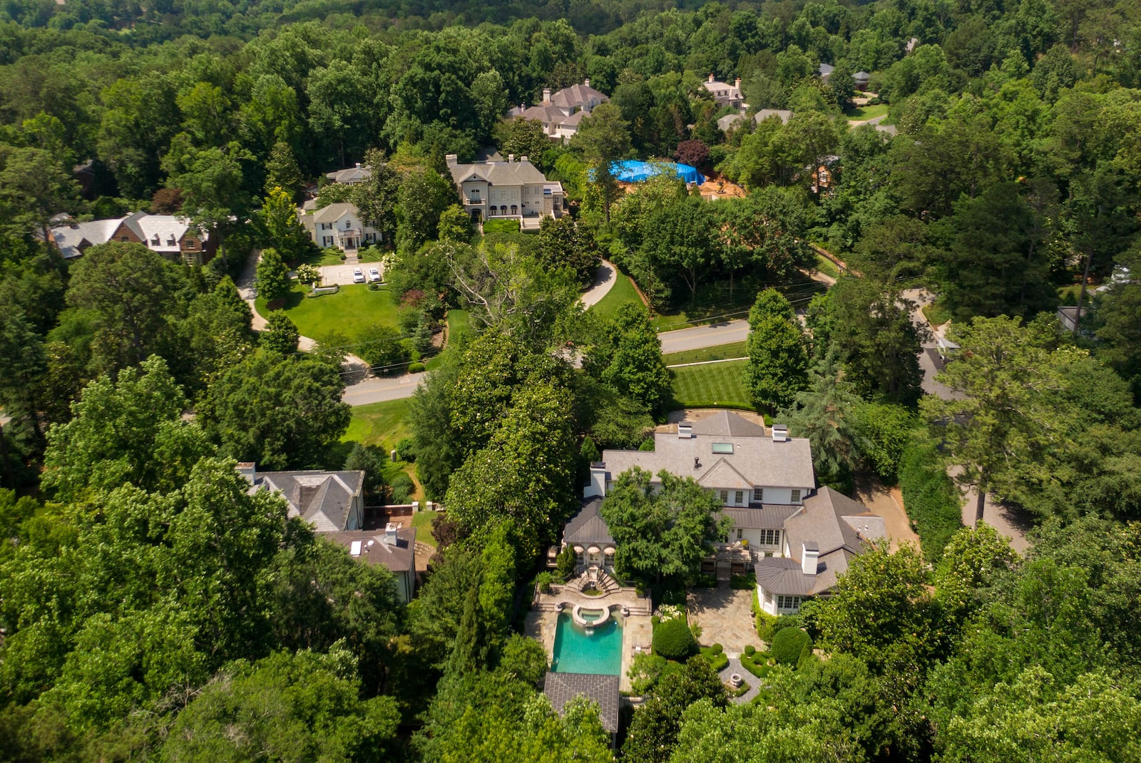 An aerial photo of a neighborhood in Buckhead. (Hyosub Shin / Hyosub.Shin@ajc.com)