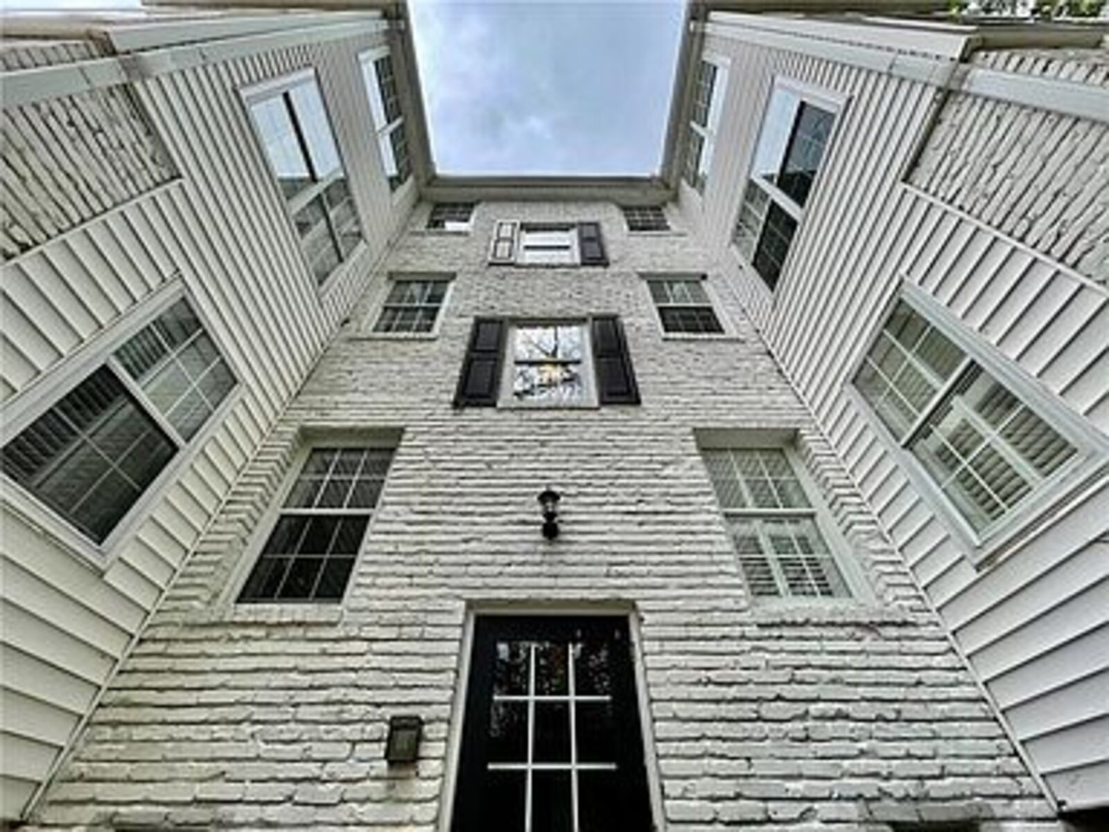 A landmark Buckhead building Sheridan Hills has a towering entrance.