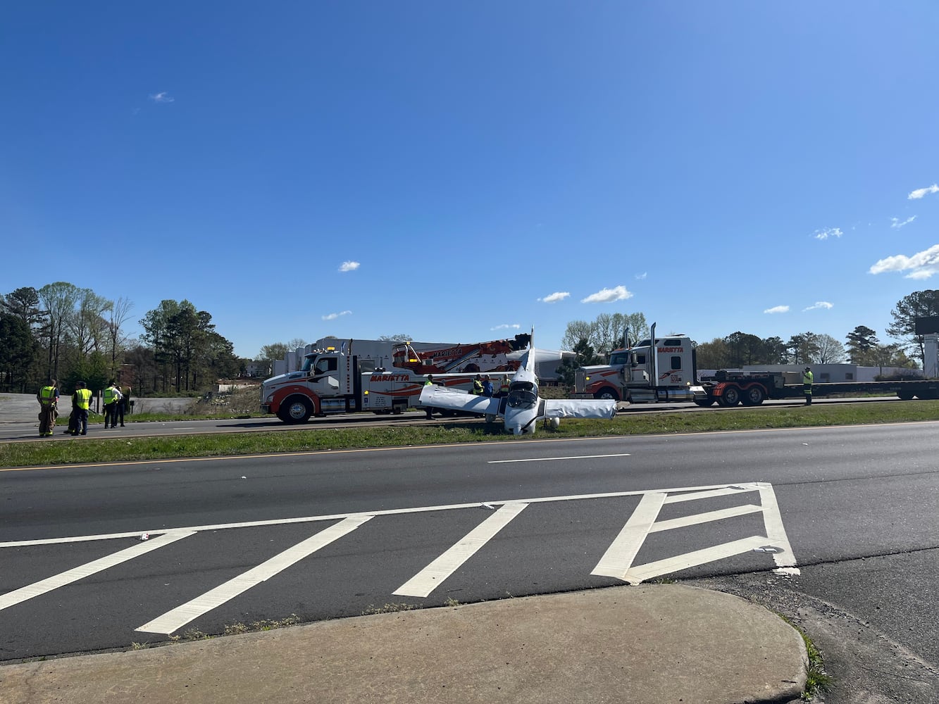 Plane crash-lands on Cobb Parkway