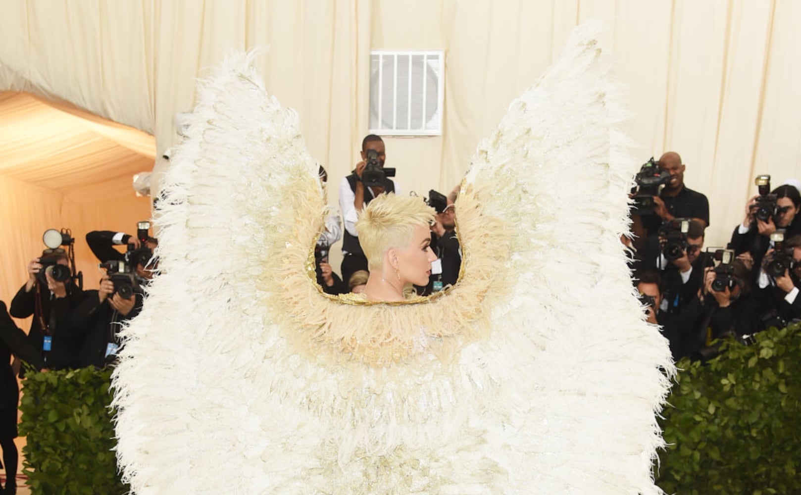 Photos: Katy Perry gets angelic at the 2018 Met Gala