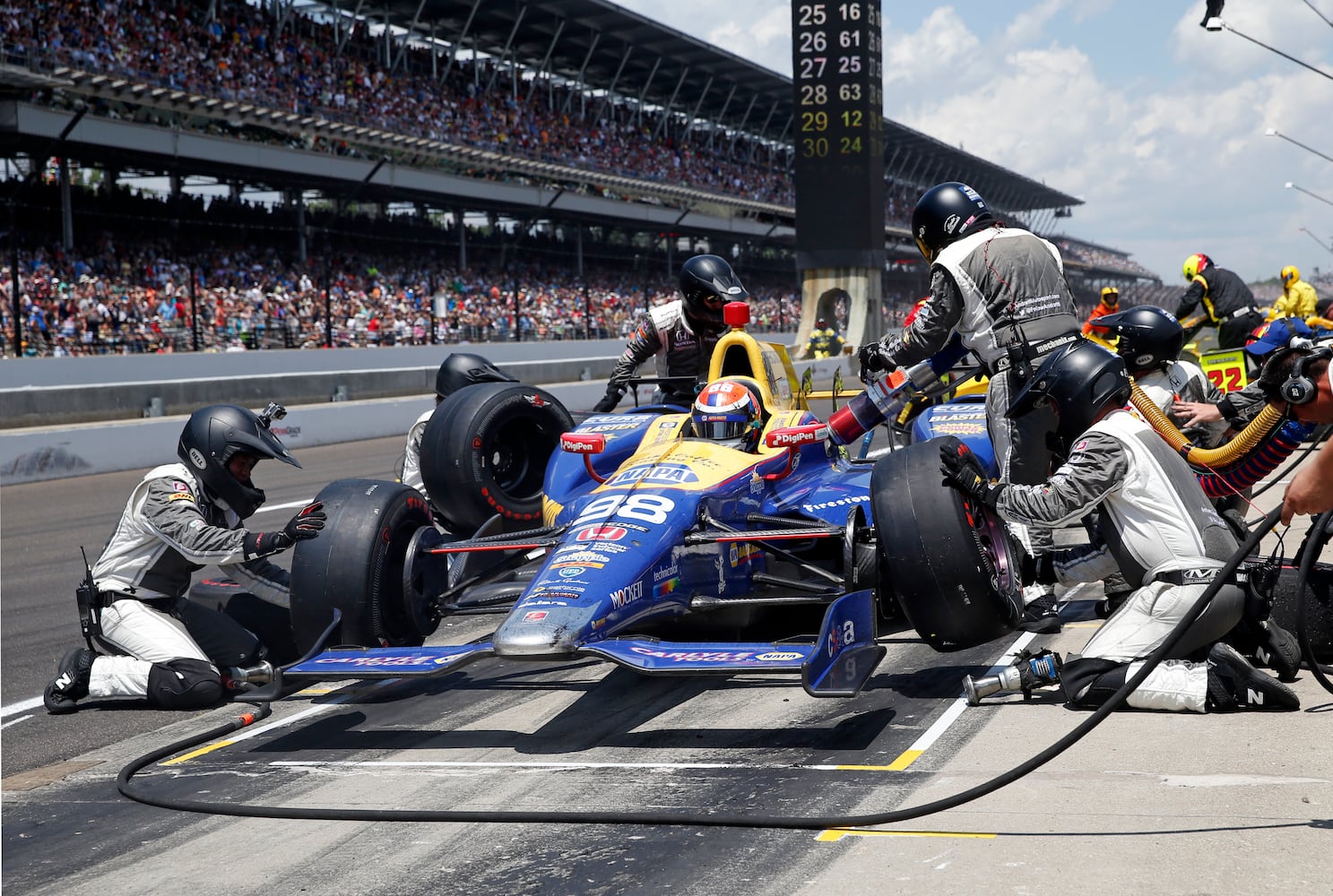 Rookie Alexander Rossi wins Indy 500