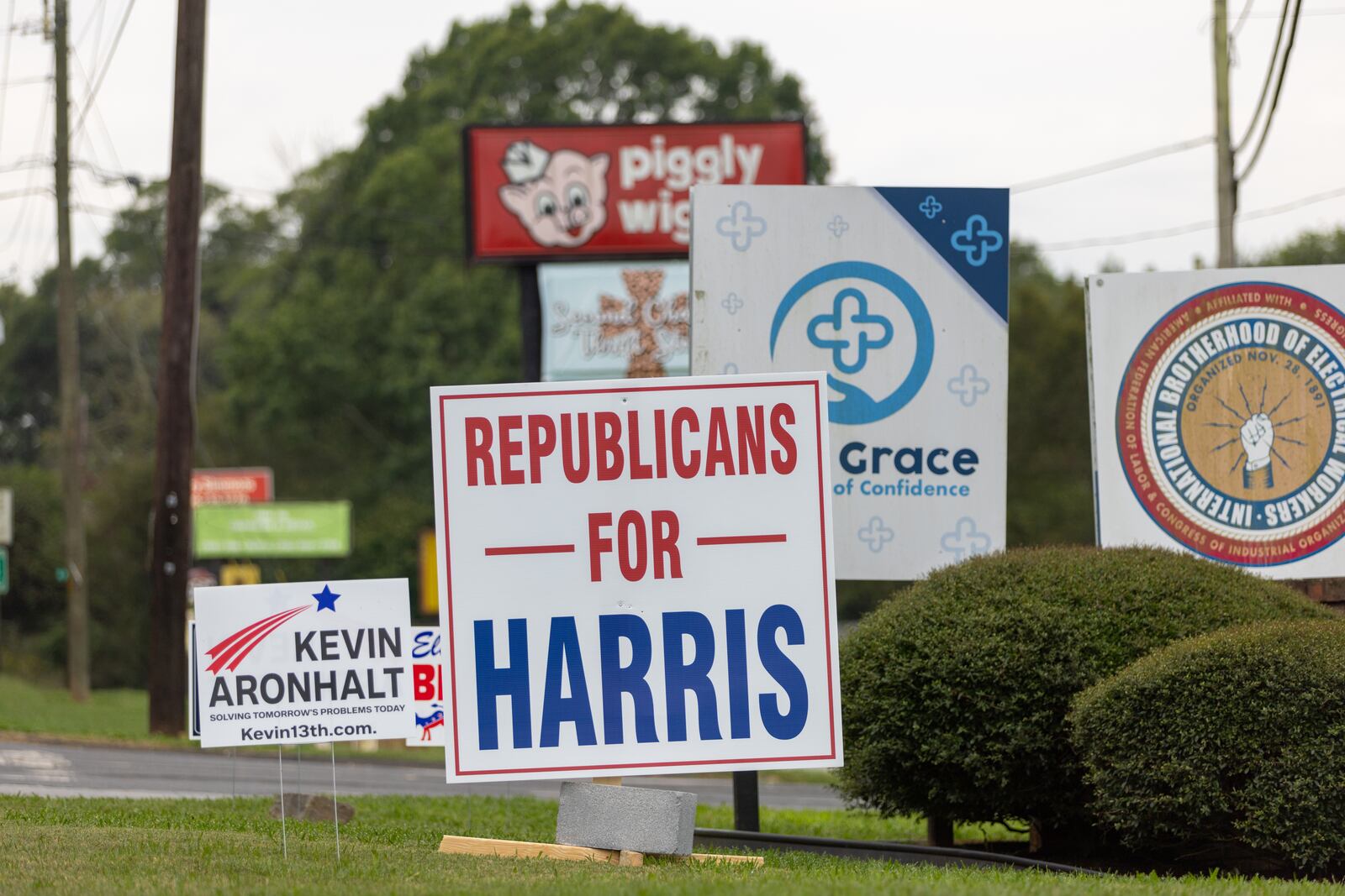 A sign that says “Republicans for Harris” is seen in Lindale before Republican vice presidential candidate JD Vance campaigned there in October. (Arvin Temkar / AJC)