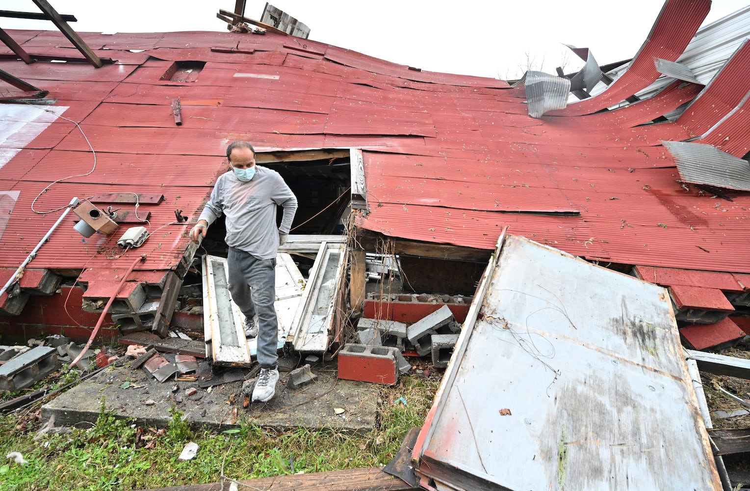 Kemp visits tornado-ravaged Coweta County