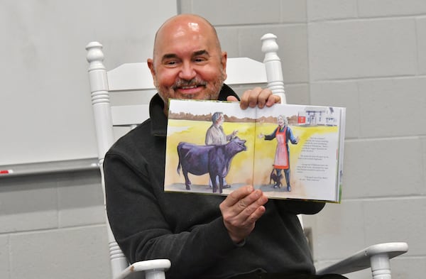 230120 Winder, Ga. Photos for use in AJC Aging in Atlanta story on Emory Medical Writer, John-Manuel Andriote, who’s authored a children’s book called “Wilhelmina Goes Wandering”, based on a a true story about a runaway cow in Connecticut, he’s reading it to the kindergarten class of January Vaughters at County Line Elementary School in Winder Georgia on Friday January 20, 2023. (CHRIS HUNT FOR THE ATLANTA JOURNAL-CONSTITUTION)