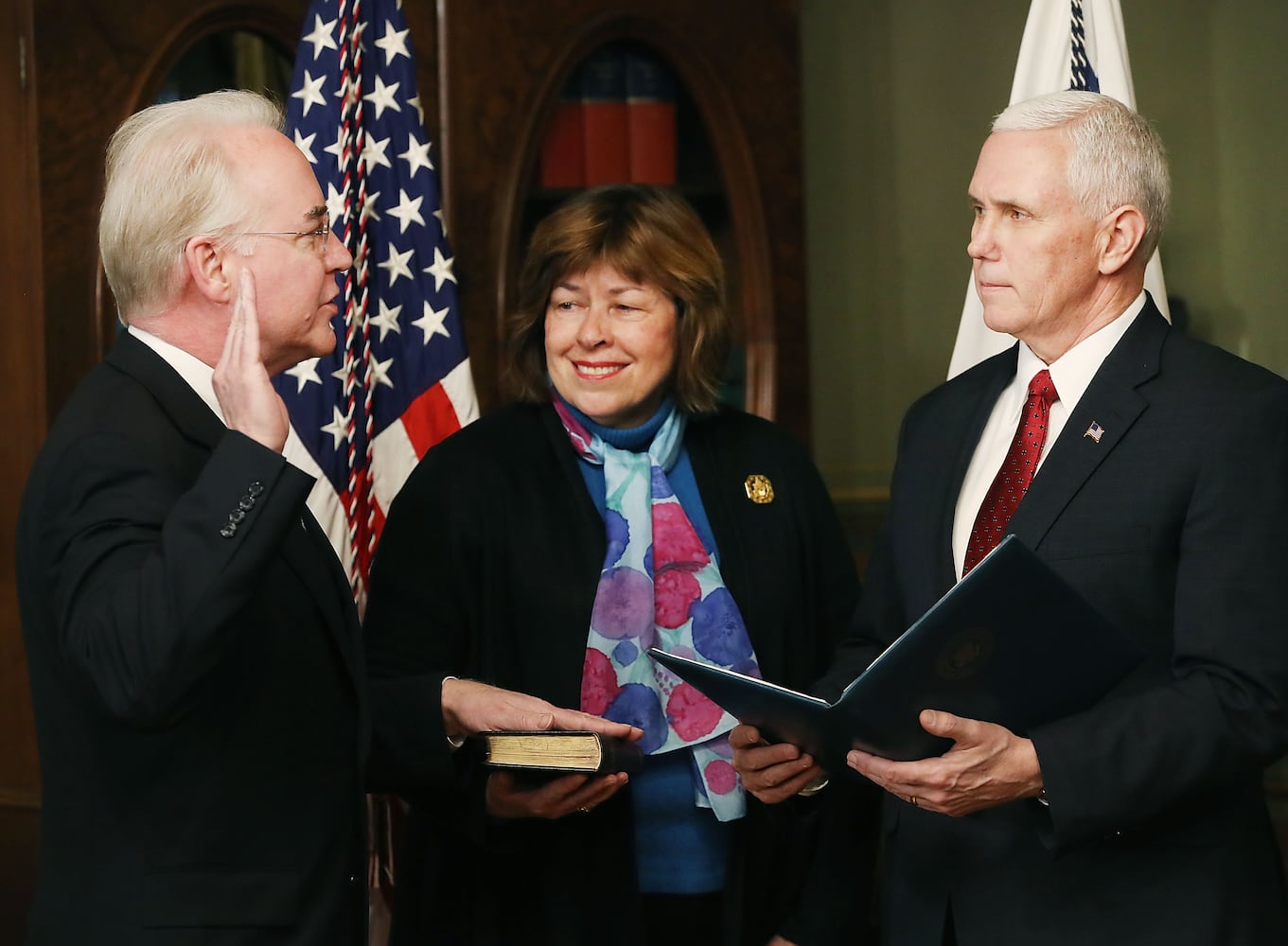 Tom Price sworn in as health chief shortly after Senate confirmation