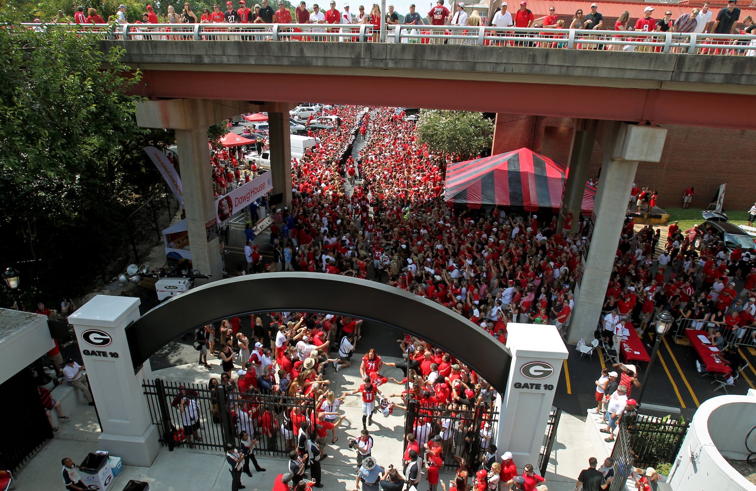 UGA fans gather before the game