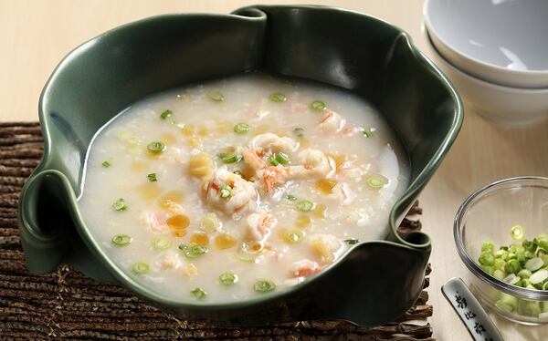 Seafood congee, prepared and styled by Lisa Schumacher, on February 8, 2018. (Abel Uribe/Chicago Tribune/TNS)