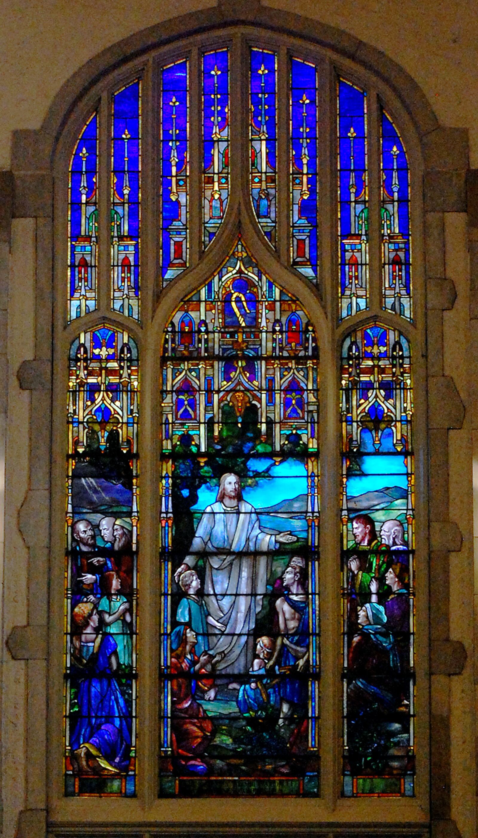 The "Jesus' Ministry" window at First Presbyterian Church of Atlanta is by D'Ascenzo and shows Jesus preaching in a field.