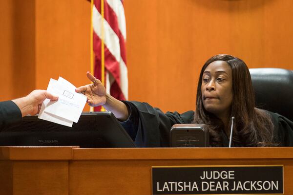 DeKalb County Superior Court Judge LaTisha Dear Jackson hands over notes by the jury as deliberations continued for a third day the Robert "Chip" Olsen murder trial at the DeKalb County Courthouse on October 8, 2019.  (Alyssa Pointer/Atlanta Journal Constitution)