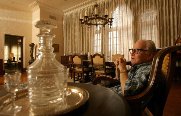 Joe Patten in his apartment in the Fox Theatre in 2007. AJC file photo/Ben Gray