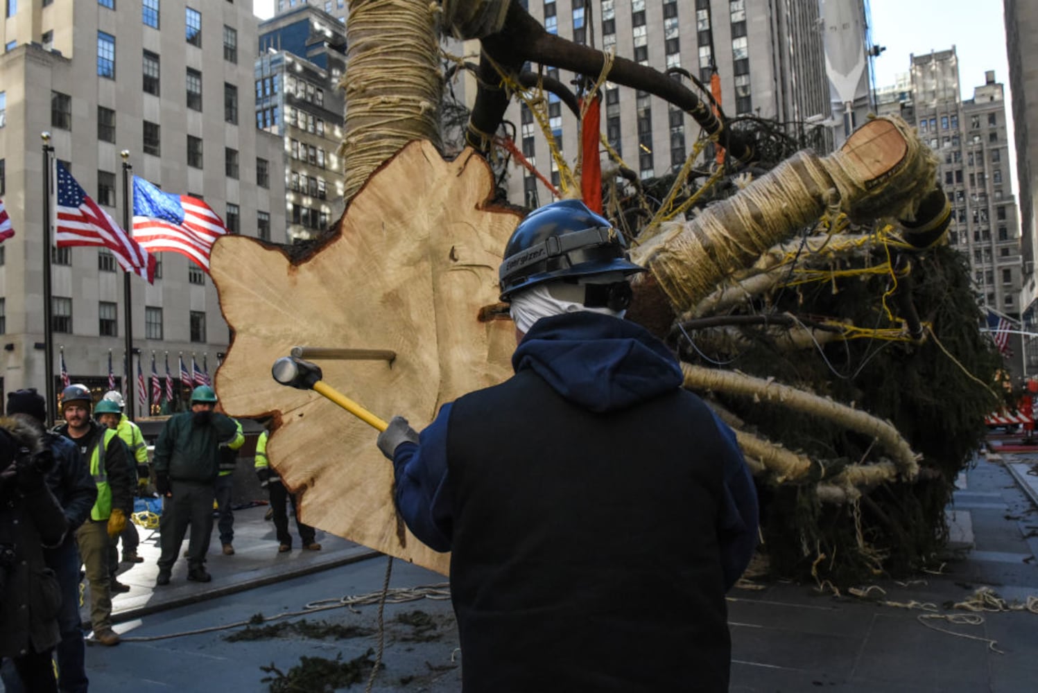 rockefeller center plaza christmas tree