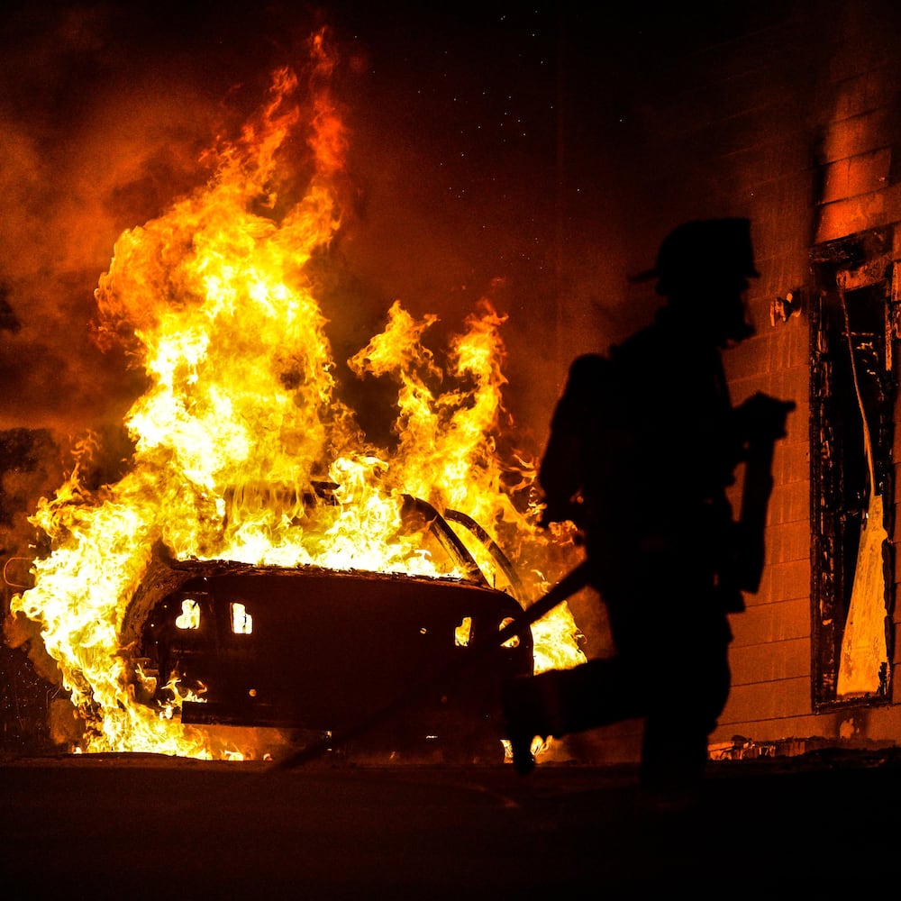 Marietta fire department responded early Tuesday morning to a house fire on Autumn Chase court in Marietta. Units from Cobb and Marietta fire department quickly knocked down the blaze. (Ben Hendren for the Atlanta Journal Constitution)