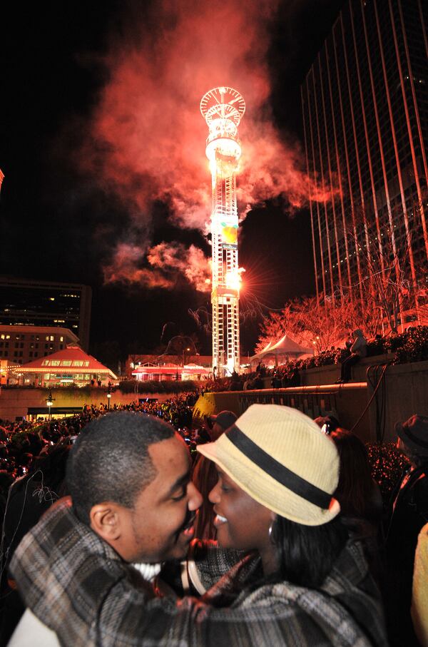 ****Caption correction*** Dec. 31, 2011 Atlanta - Derrick Lindsey, of Atlanta, and his girlfriend Jasmine Young, of Birmingham, Ala, kiss as the peach come down. Thousands gathered at Underground Atlanta to share their New Year's wishes while attending Underground Atlanta for the New Year's Eve Peach Drop on Saturday, December 31, 2011. Hyosub Shin, hshin@ajc.com