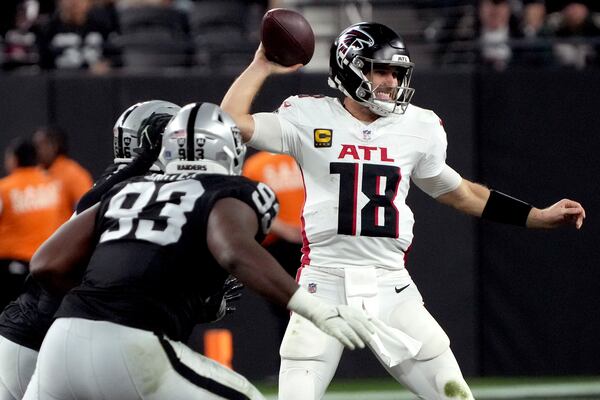 Atlanta Falcons quarterback Kirk Cousins ​​(18) attempts to throw while Las Vegas Raiders defensive tackle Zach Carter (93) during the second half of an NFL football game on Monday, December 16, 2024, in Las Vegas haunted. (AP Photo/Rick Scuteri)