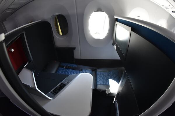 Delta One suite on the A350. Credit: HYOSUB SHIN / HSHIN@AJC.COM