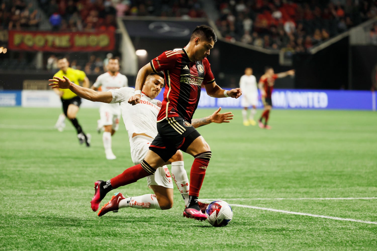 Atlanta United forward Luis Araújo (10)gets past a Toluca defender during the first half against Liga MX Toluca of an exhibition match on Wednesday, Feb 15, 2023, in Atlanta.
 Miguel Martinez / miguel.martinezjimenez@ajc.com