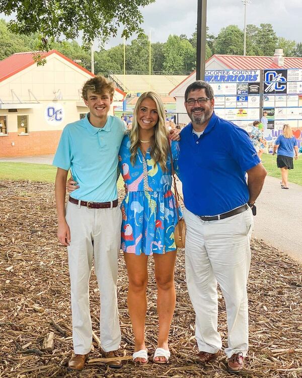 Tom Pee (right) with his son Wells (left), 18, and his daughter Emily, 27 (center) in September 2021.