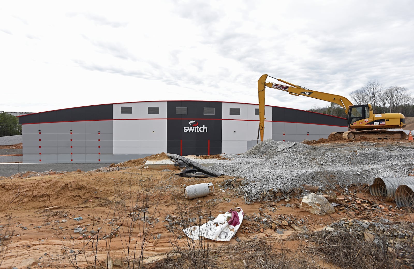 Microsoft plans to build a data center near Palmetto, financed by a Fulton County $420 million bond sale. Shown is the construction site of the new Switch data center Switch in Lithia Springs on Friday, January 17, 2020. (Hyosub Shin / Hyosub.Shin@ajc.com)