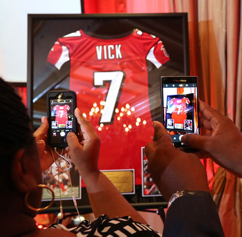 Photos: Retirement ceremony for Michael Vick, Roddy White