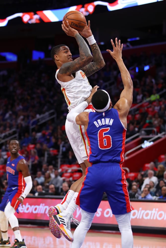 Photos: Hawks open season against Pistons