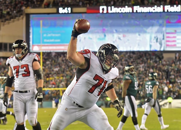 Atlanta Falcons offensive guard Wes Schweitzer celebrates after Atlanta Falcons running back Devonta Freeman  scored a touchdown in the first half during the NFC Divisional Game at Lincoln Financial Field in Philadelphia, PA on Saturday, January 13, 2018. HYOSUB SHIN / HSHIN@AJC.COM