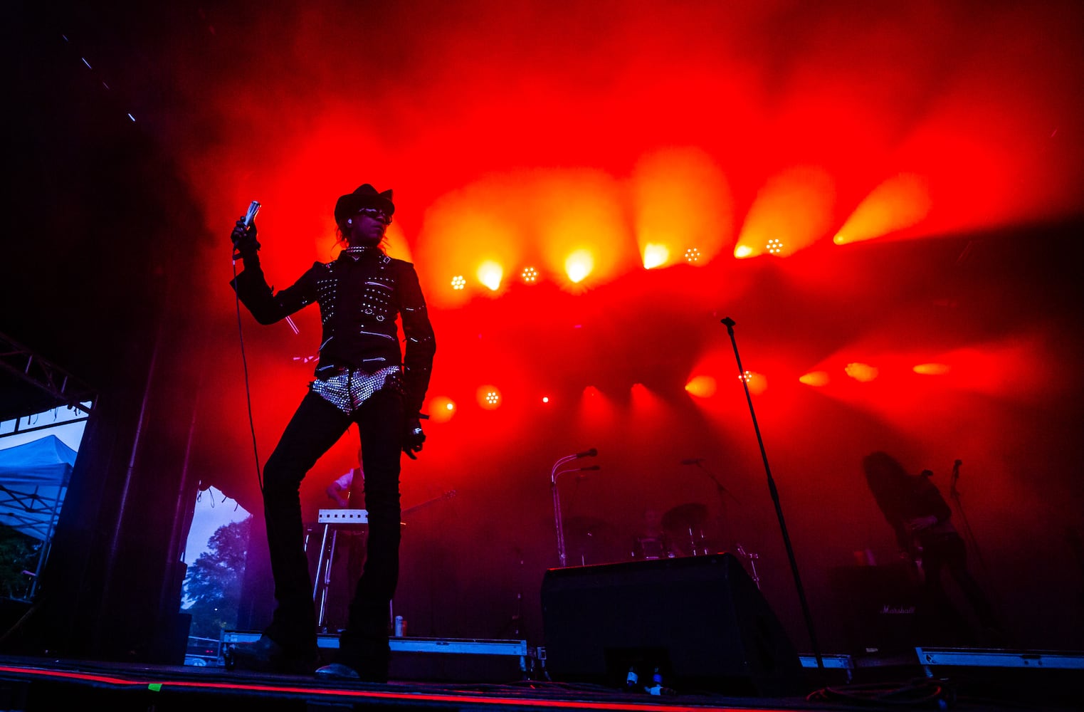 230102 Atlanta, Ga: Yves Tumor brought their moody, synth-heavy music to the Ponce de Leon Stage just before Noah Kahan closed out the first night of Shaky Knees.Photo taken Friday May 3, 2024 at Central Park, Old 4th Ward. AAJC 050324 shaky day one (RYAN FLEISHER FOR THE ATLANTA JOURNAL-CONSTITUTION)