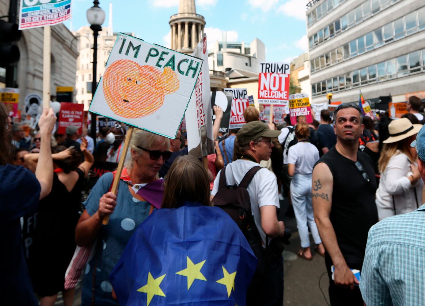 Photos: Protesters greet Trump during UK visit